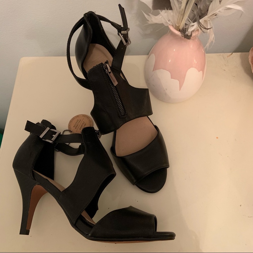 Chelsea girl NWT back strapped sandals size 10